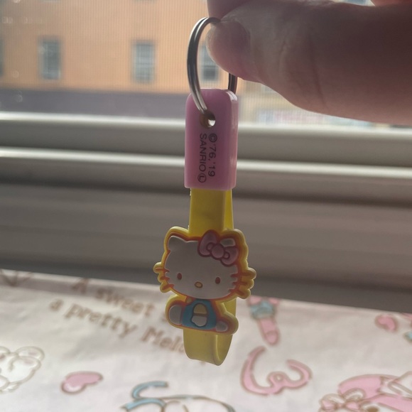 Sanrio Accessories - 🍁 2 for $15 ~ Hello Kitty Loop Key Chain